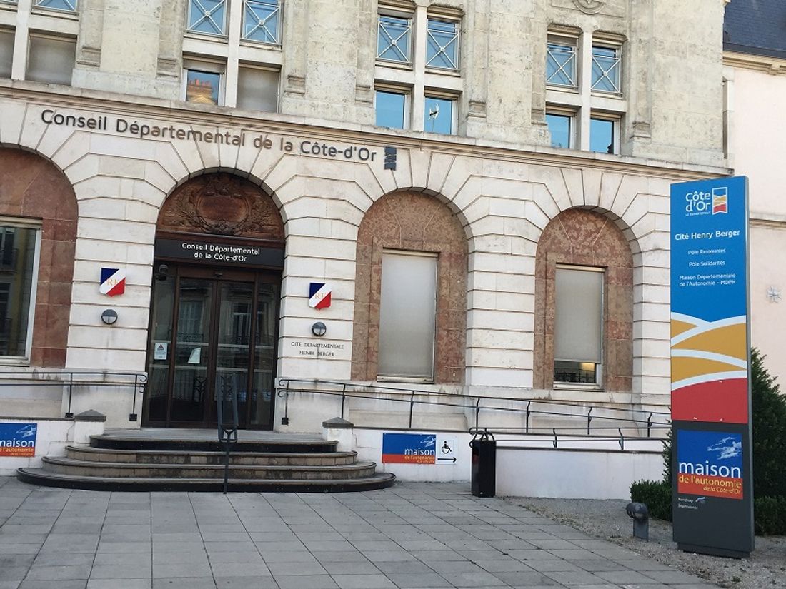Les départs de feu ont eu lieu dans le bâtiment situé rue Joseph Tissot, à Dijon